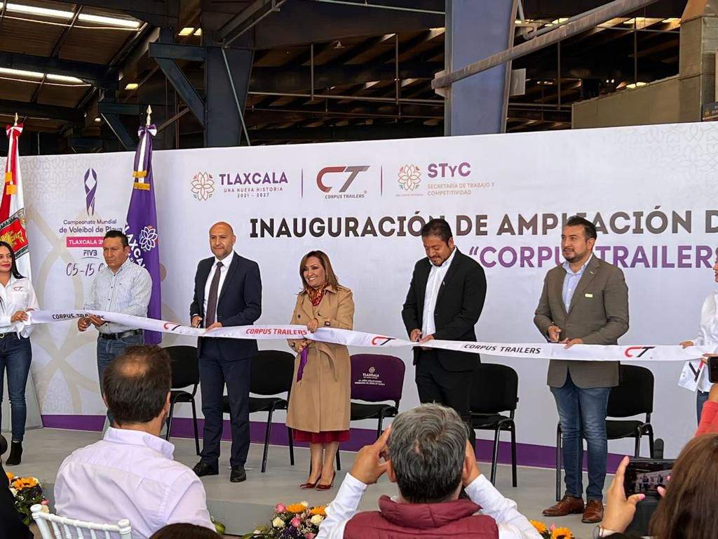 Asiste Salvador Santos Cedillo a la ampliación de la empresa 'Corpus Trailers' en Cuapiaxtla